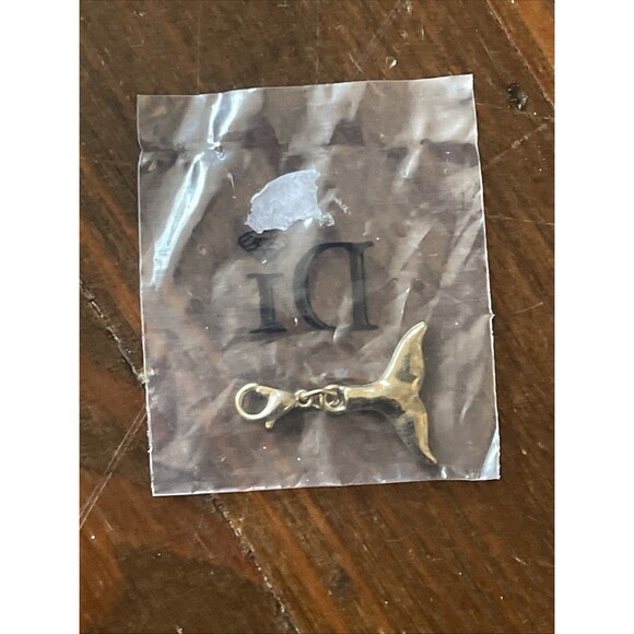 New Di Diamonds International Cruise Ship Jewelry Whale Tail Charm - Picture 4 of 4